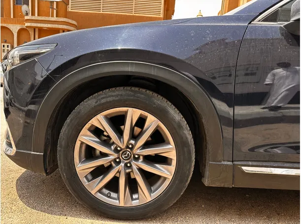Car image 9