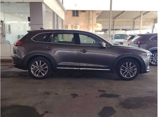 Car image 4