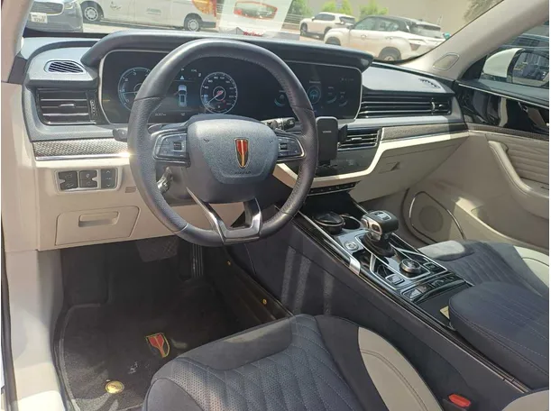 Car image 11