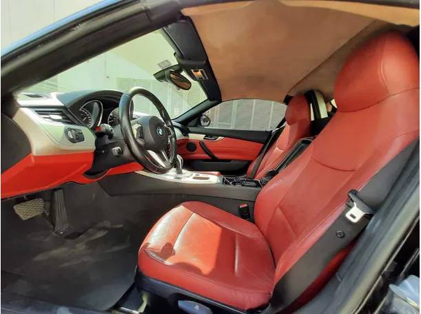 Car image 12