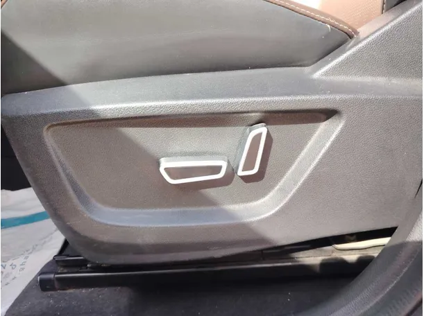 Car image 28