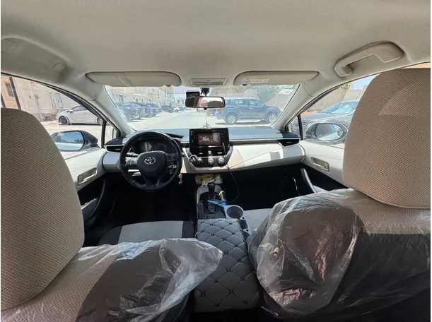 Car image 14