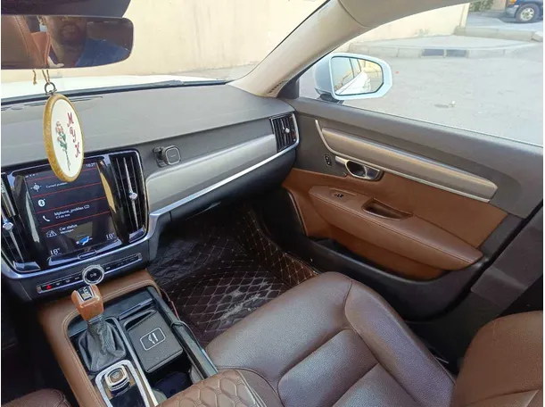 Car image 34