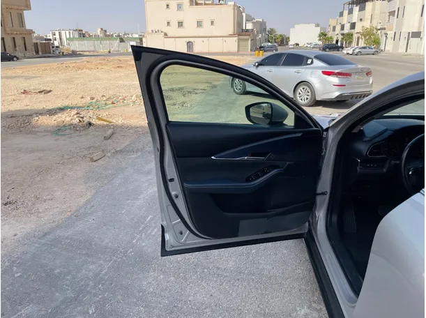 Car image 10
