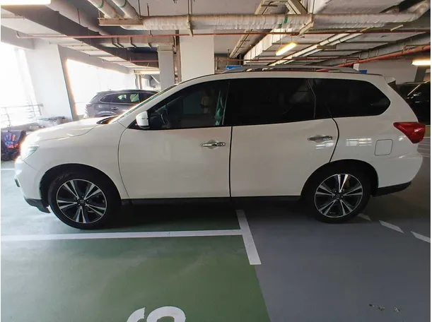 Car image 8