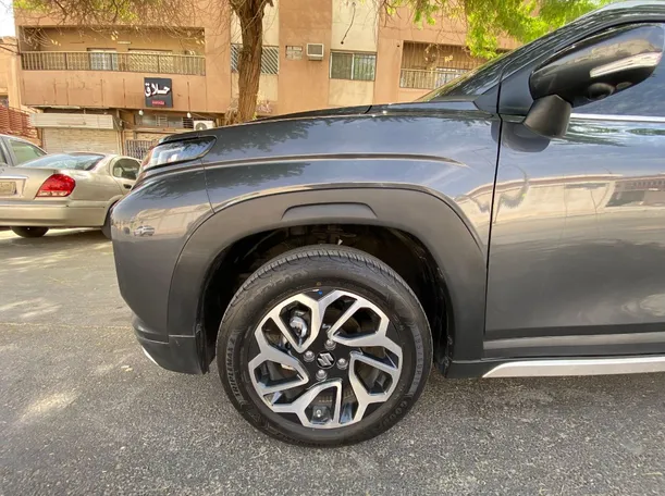 Car image 9