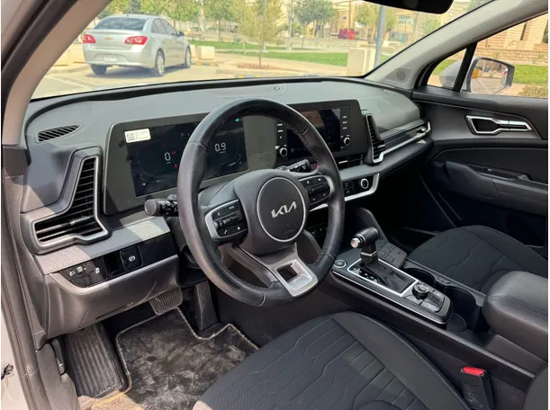 Car image 13