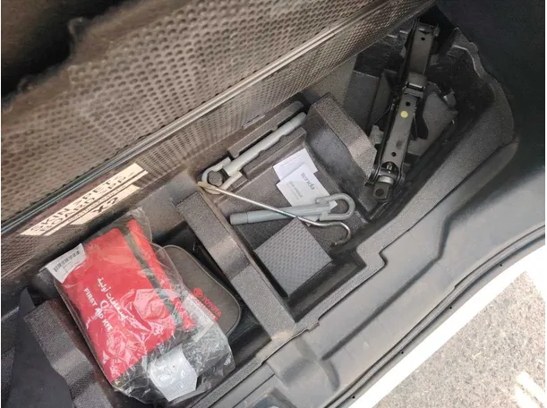 Car image 32
