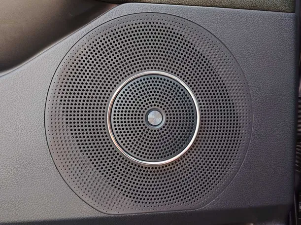 Car image 32