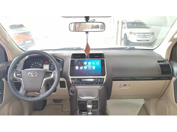Car image 18