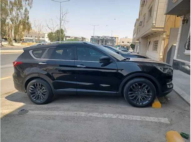 Car image 4