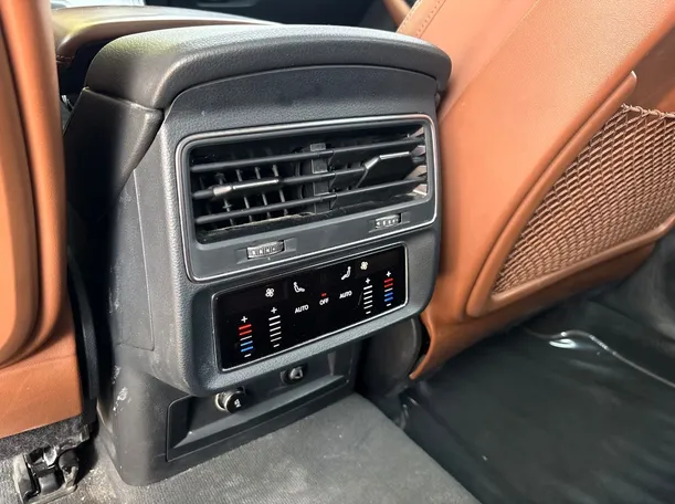 Car image 29