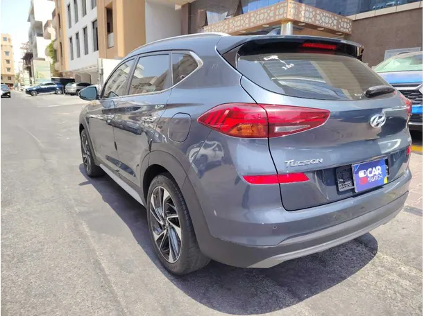 Car image 7
