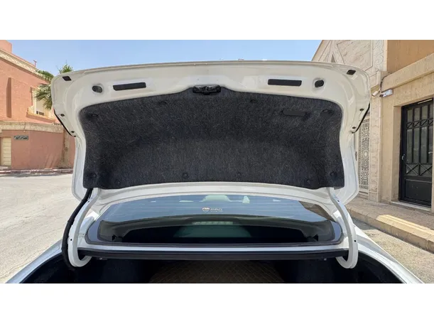 Car image 22