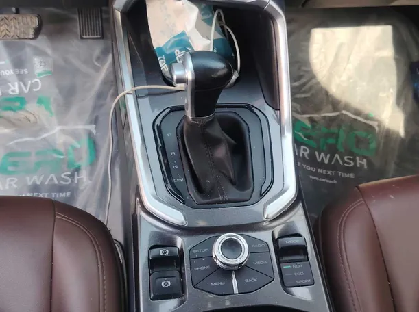 Car image 16