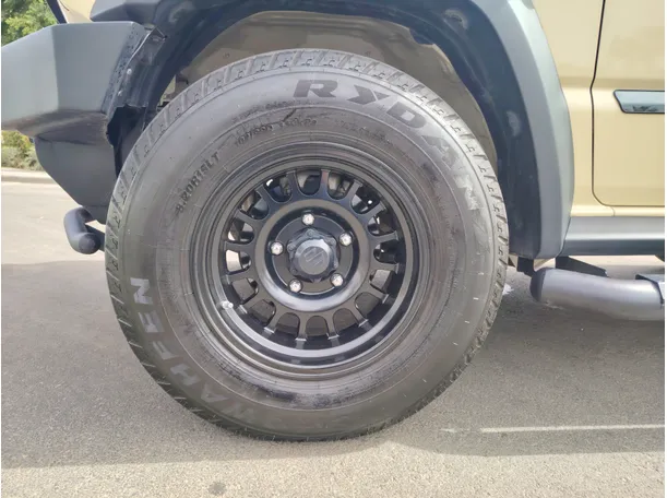 Car image 9