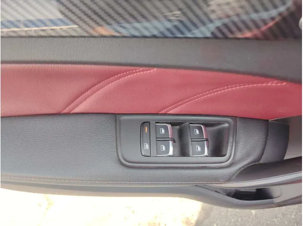 Car image 34
