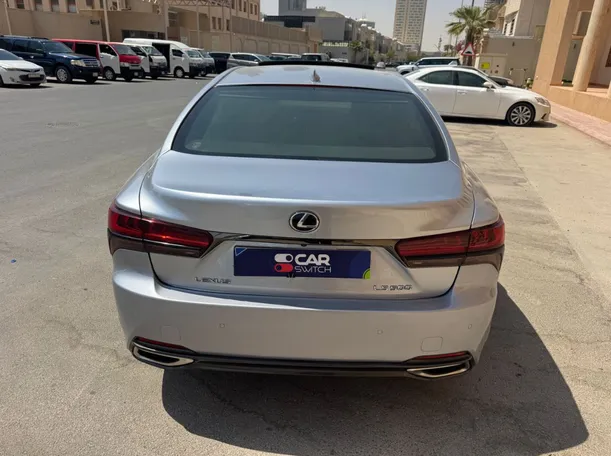 Car image 6