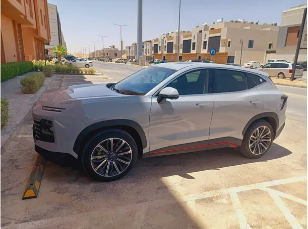 Car image 8