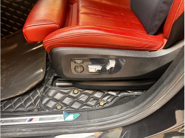 Car image 25