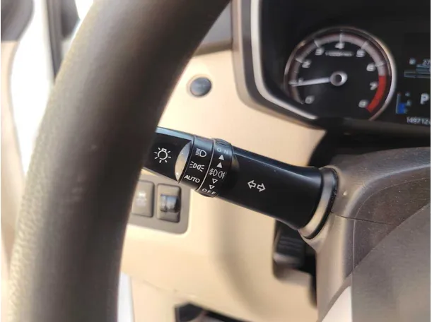 Car image 30