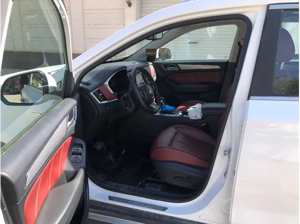 Car image 12