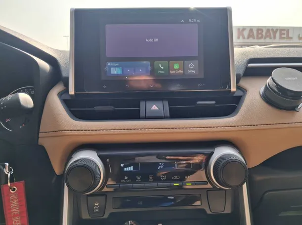 Car image 16