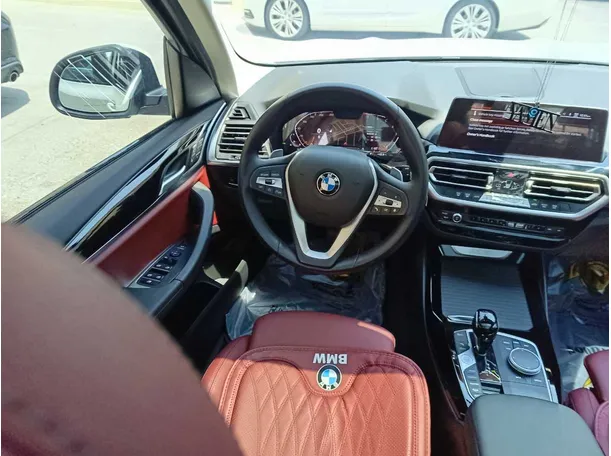 Car image 24