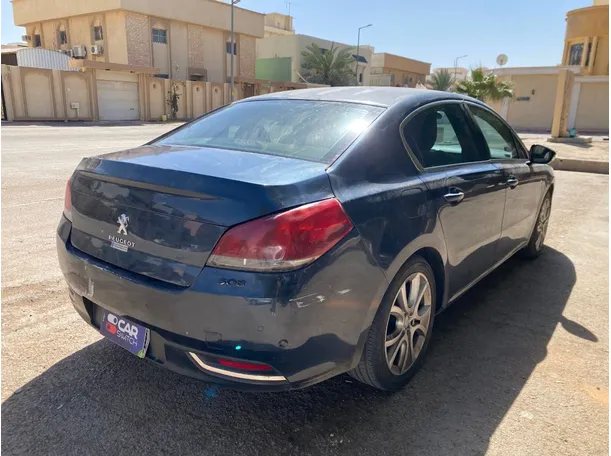 Car image 4