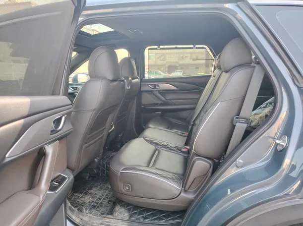 Car image 16
