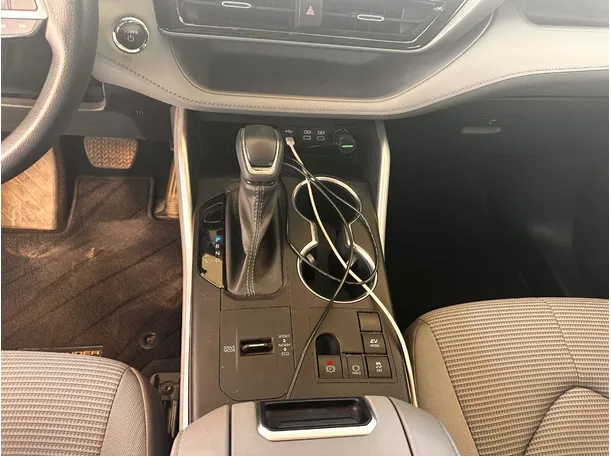 Car image 18