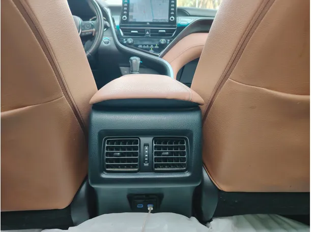 Car image 24