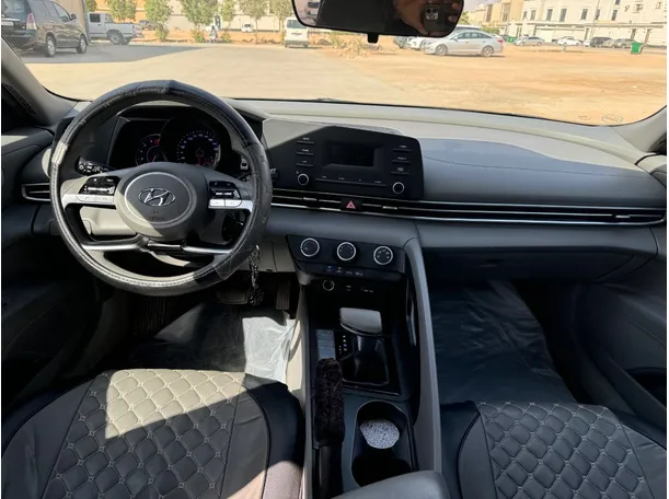 Car image 15