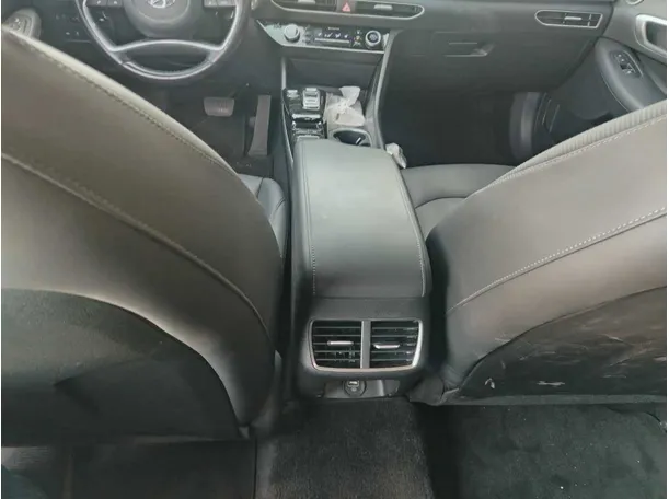 Car image 36