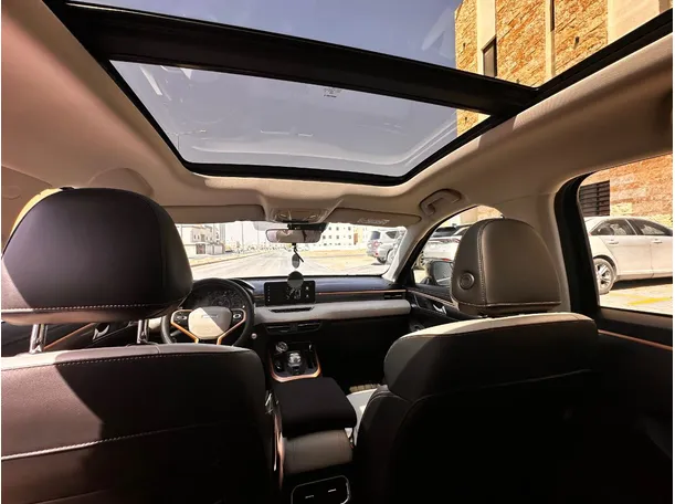 Car image 15