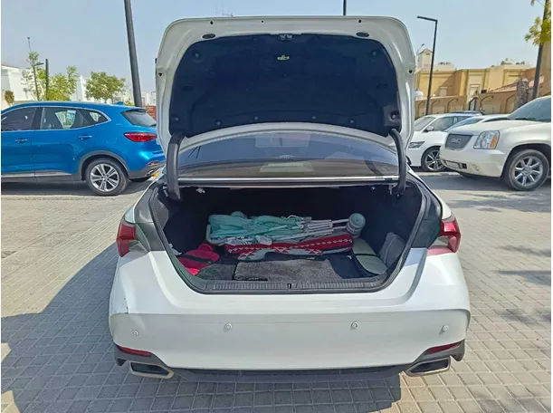 Car image 28