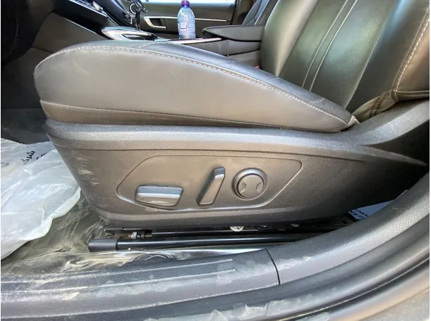 Car image 25
