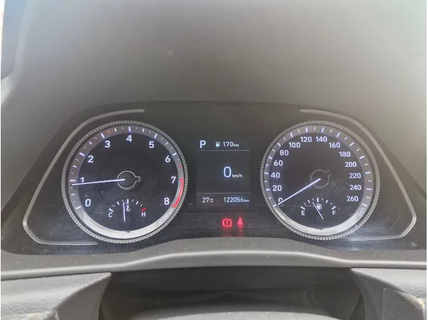 Car image 19