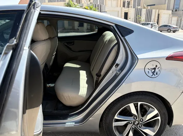 Car image 15