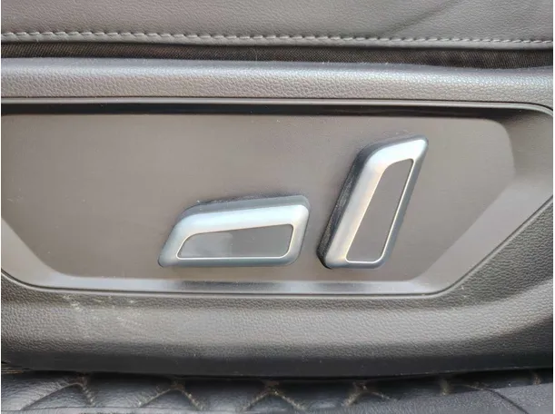 Car image 29