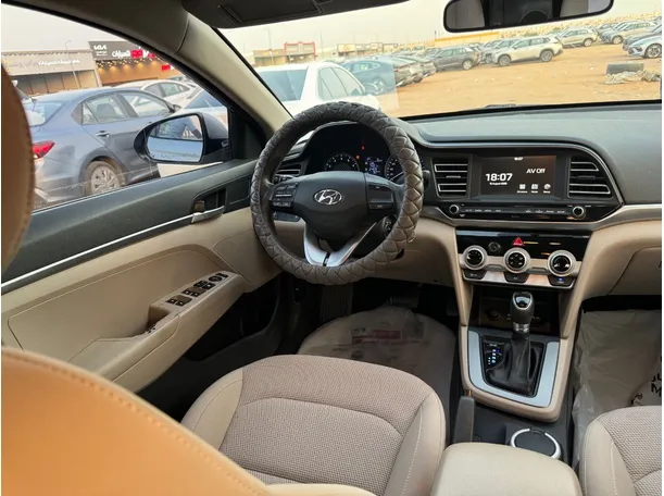Car image 15