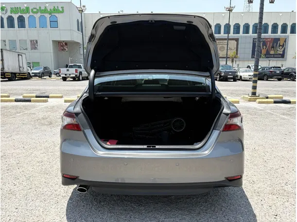 Car image 24