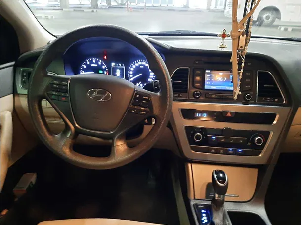 Car image 17