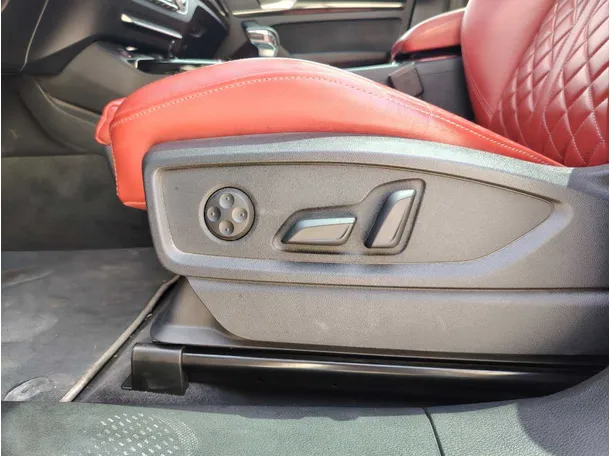 Car image 32