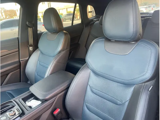 Car image 13