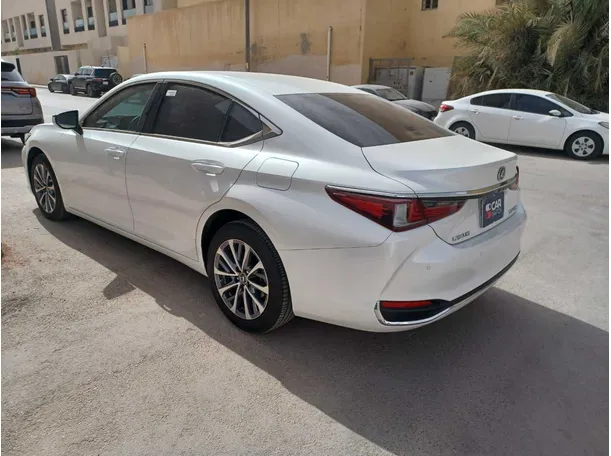 Car image 7