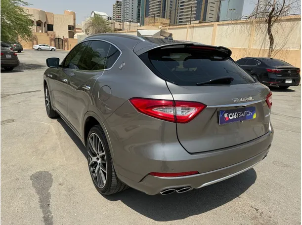 Car image 7