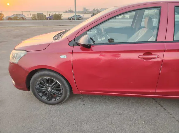 Car image 9