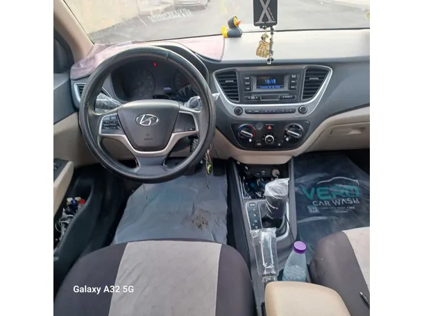 Car image 16