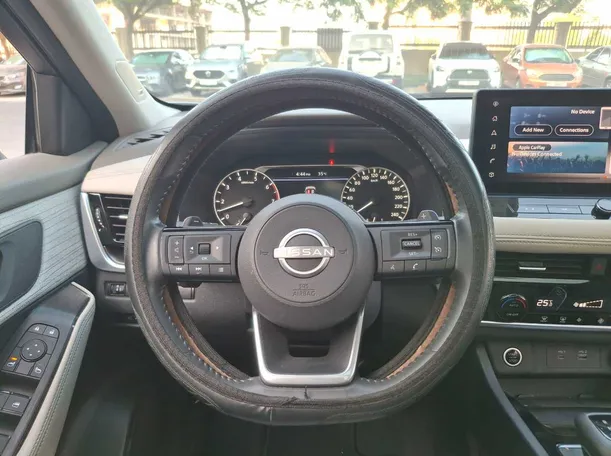 Car image 18